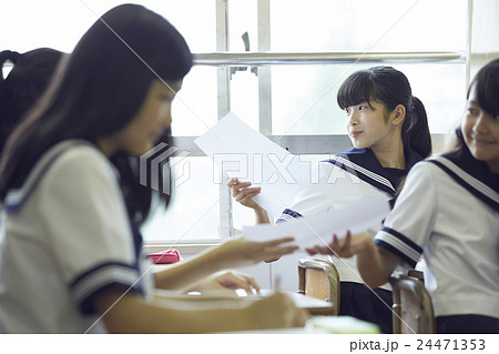 学校　授業風景　中高生イメージ 24471353