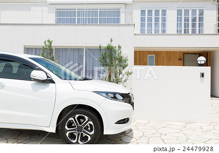 自動車　駐車 24479928