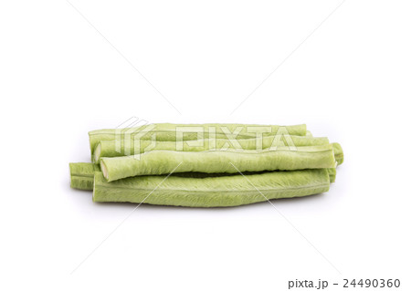 Close up cut green lentils isolated on white 24490360