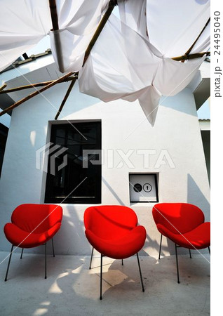 8 one-second art hotel 24495040