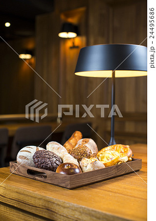 Le Petit Parisien Le Petit Parisien 24495686