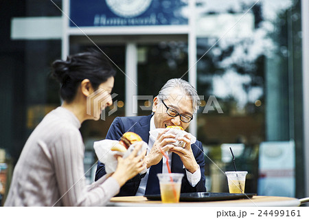 オフィス街 屋外 ランチ オフィス街 屋外 ランチ 24499161