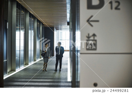 オフィスビル エレベーターホール オフィスビル エレベーターホール 24499281