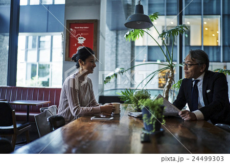 カフェ ミーティング カフェ ミーティング 24499303