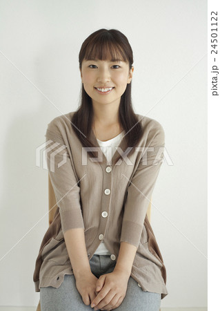 笑顔の女性 24501122