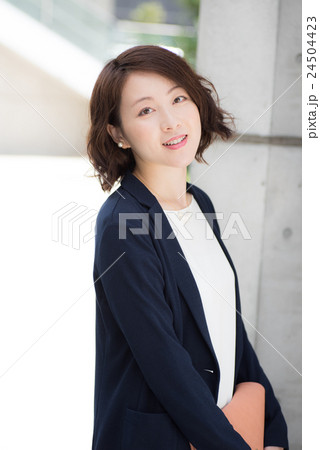 ビジネス　女性　ポートレート 24504423