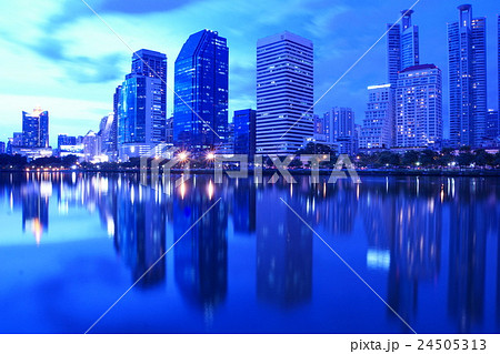 Evening View of Bangkok City（タイ国バンコク都の街並み、夕景） 24505313