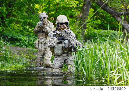 Green Berets soldiers in action 24506800