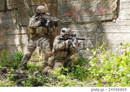 Green Berets soldiers in action 24506804