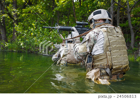 Green Berets soldiers in action Green Berets soldiers in action 24506813