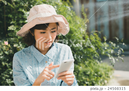 Japanese woman golfer , housewife 24508315