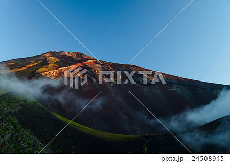 富士山、宝永火口と山頂 富士山、宝永火口と山頂 24508945