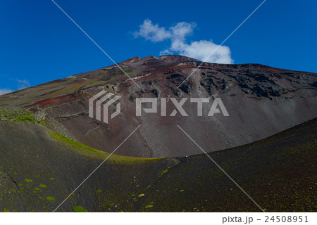 宝永第二火口越しに富士山頂 24508951
