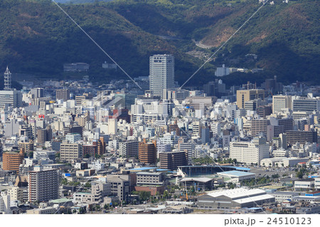 香川県庁、高松市役所、高松競輪場付近を屋島から見る 香川県庁、高松市役所、高松競輪場付近を屋島から見る 24510123