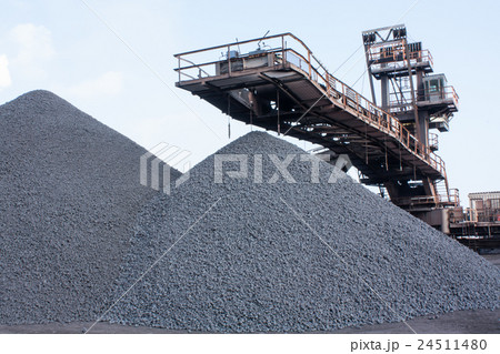 Iron ore crusher machine in steel inductry. Iron ore crusher machine in steel inductry. 24511480