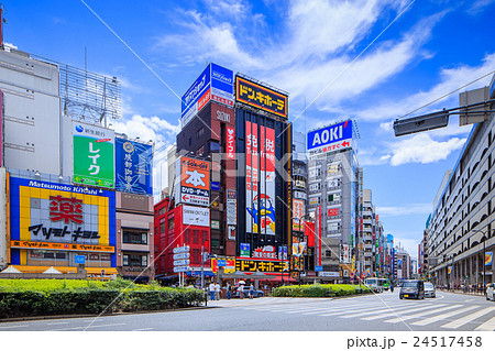 池袋駅　東口駅前の風景 24517458