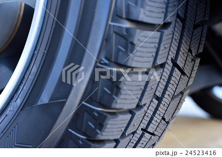 スタッドレスタイヤ 24523416