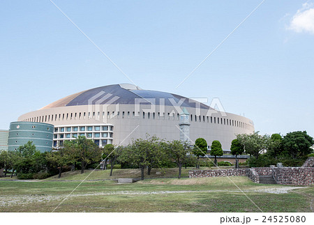 九州への旅、ソフトバンクホークスの本拠地、ヤフオクドームをご紹介いたします。 24525080