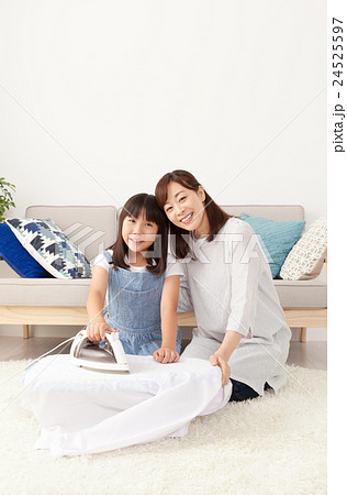 アイロンがけのお手伝い 24525597