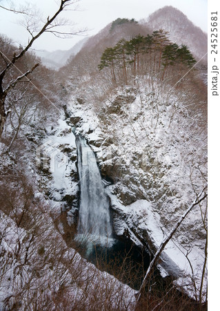 冬の秋保大滝 24525681