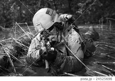 Green Beret in action Green Beret in action 24525696