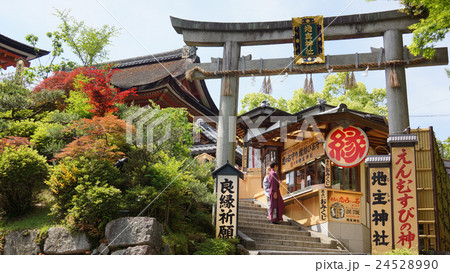 地主神社とカップル jishujinja 地主神社とカップル jishujinja 24528990