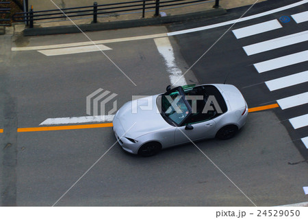 峠道のドライブ 24529050