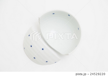 割れたお茶碗 割れたお茶碗 24529220