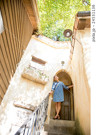 女性のスナップ写真 ポートレート 初夏のポートレート 女性のスナップ写真 ポートレート 初夏のポートレート 24531136