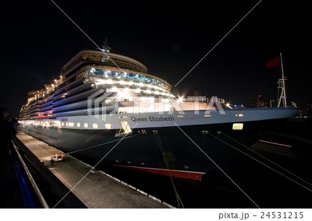 客船クイーン・エリザベス横浜港寄港 24531215