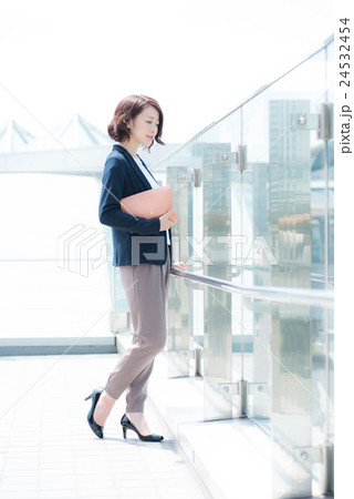 ビジネス 女性 ポートレート ビジネス 女性 ポートレート 24532454