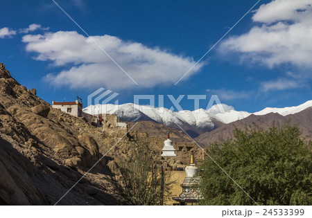 View of small village in Kashmir 24533399