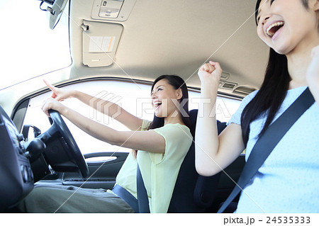 女性　ドライブ 24535333