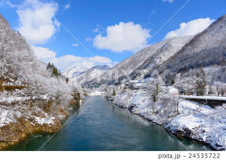 冬の庄川・飛越峡合掌ラインの風景 24535722