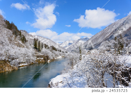 冬の庄川・飛越峡合掌ラインの風景 冬の庄川・飛越峡合掌ラインの風景 24535725