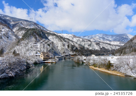 冬の庄川・飛越峡合掌ラインの風景 冬の庄川・飛越峡合掌ラインの風景 24535726