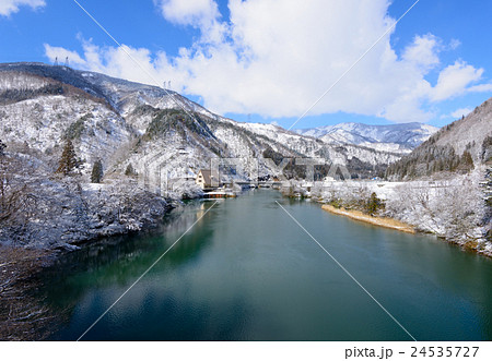 冬の庄川・飛越峡合掌ラインの風景 冬の庄川・飛越峡合掌ラインの風景 24535727