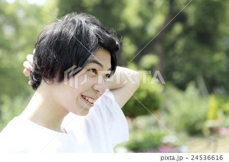 若い男性笑顔 24536616