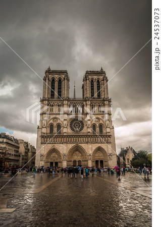 Rainy day in Paris Notre Dame 24537073