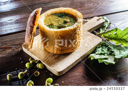 soup served in a bread bowl 24550337