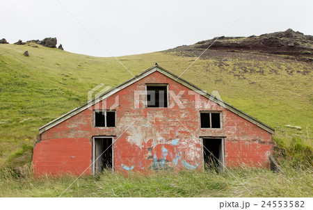 Old abandoned farmhouse 24553582