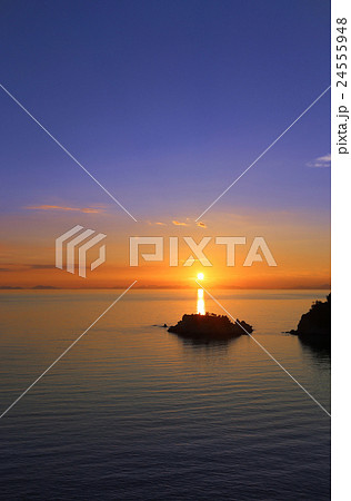 浦島伝説の地、三豊市荘内半島「鴨ノ越」の夕暮れ 24555948