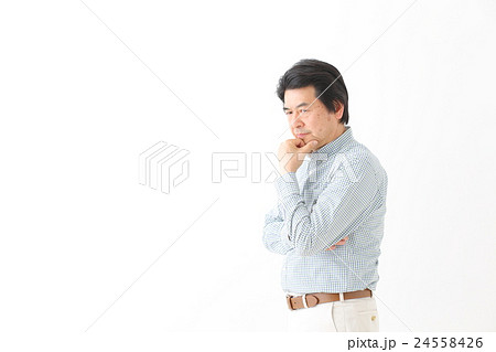 男性　悩む　中年 24558426