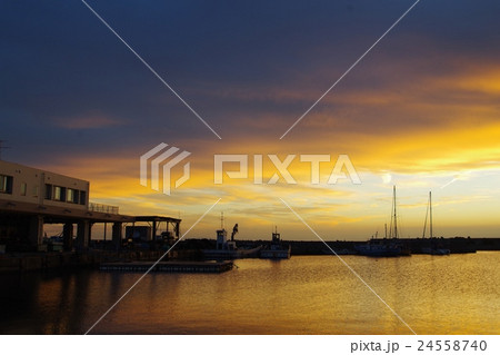 夏の夕暮れの保田漁港 夏の夕暮れの保田漁港 24558740