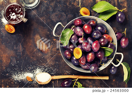 Making plum jam 24563000