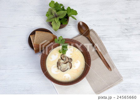 cream soup with porcini mushrooms 24565660