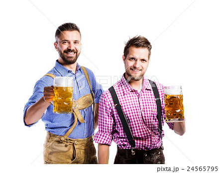 Men in traditional bavarian clothes holding mugs 24565795