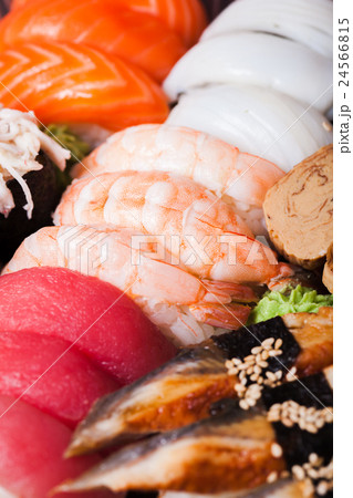 Set of sushi 24566815
