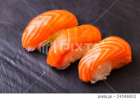 Sake sushi with salmon Sake sushi with salmon 24566832
