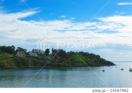 フランスの避暑地Port-Mer-Cancaleの水辺の風景 フランスの避暑地Port-Mer-Cancaleの水辺の風景 24567962